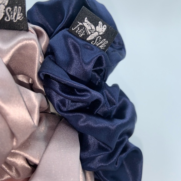 SILK Scrunchies Set of 2- Très Silk- Navy blue scrunchies 1 large 1 medi… - Picture 4 of 4